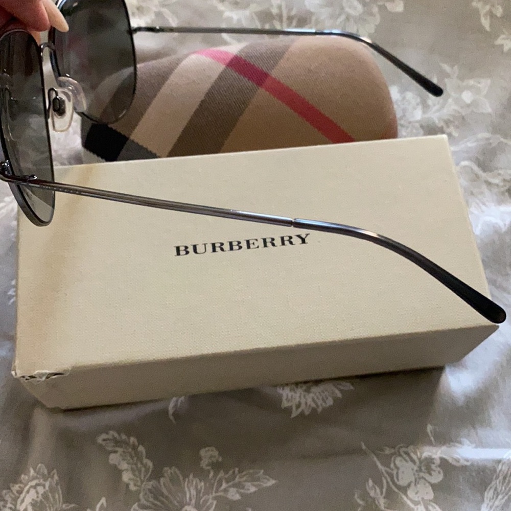 Slightly used Burberry Pilot Sunglasses. - Picture 4 of 4